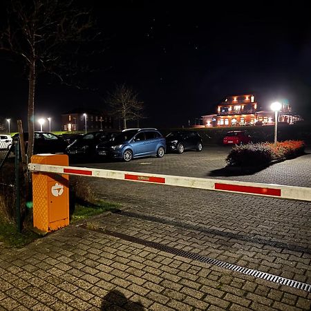 Strand-Apartment, Strandkorb, Meeresrauschen, Parkplatz วิลเฮล์มฮาเฟน ภายนอก รูปภาพ