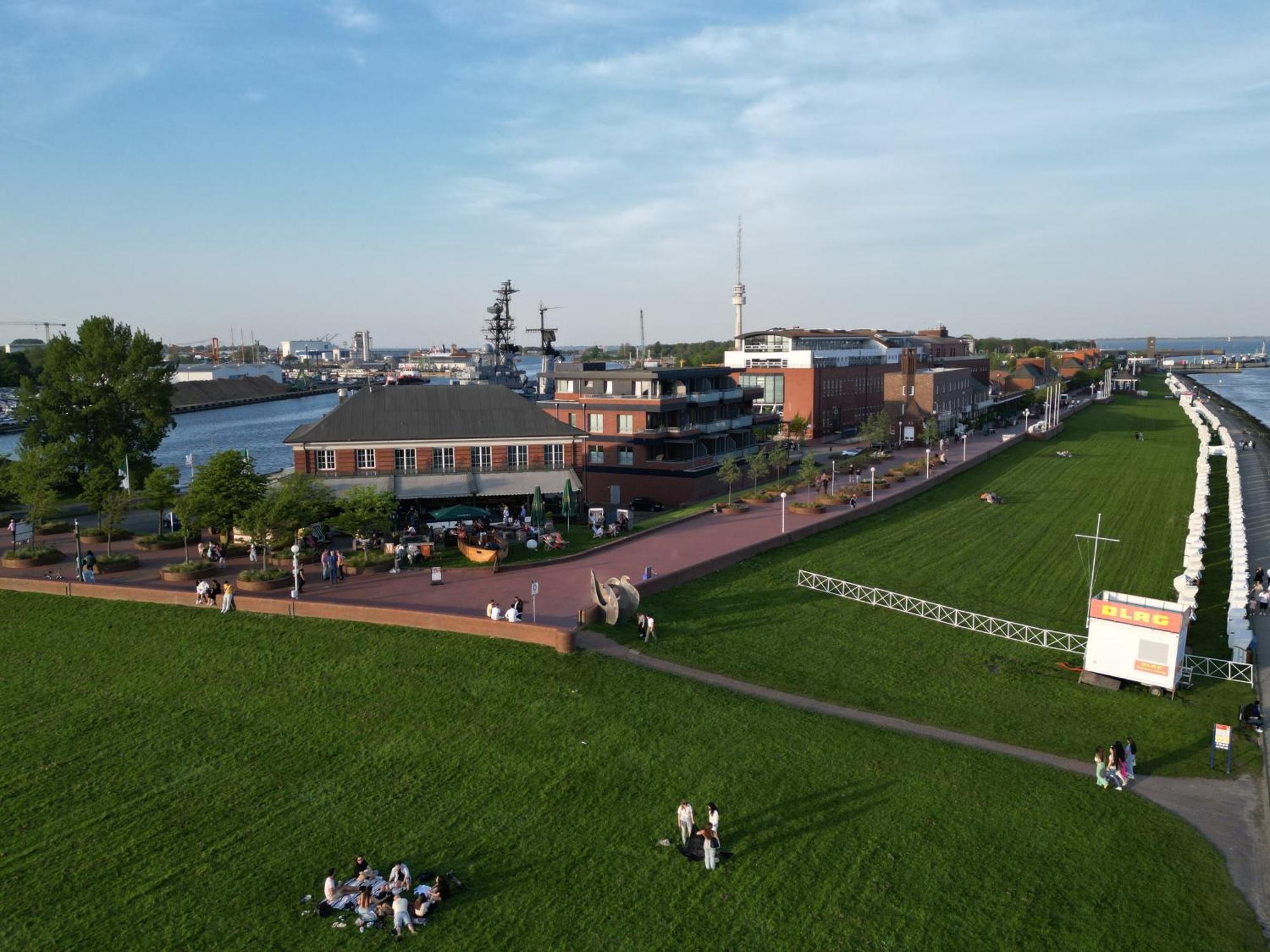 Strand-Apartment, Strandkorb, Meeresrauschen, Parkplatz วิลเฮล์มฮาเฟน ภายนอก รูปภาพ